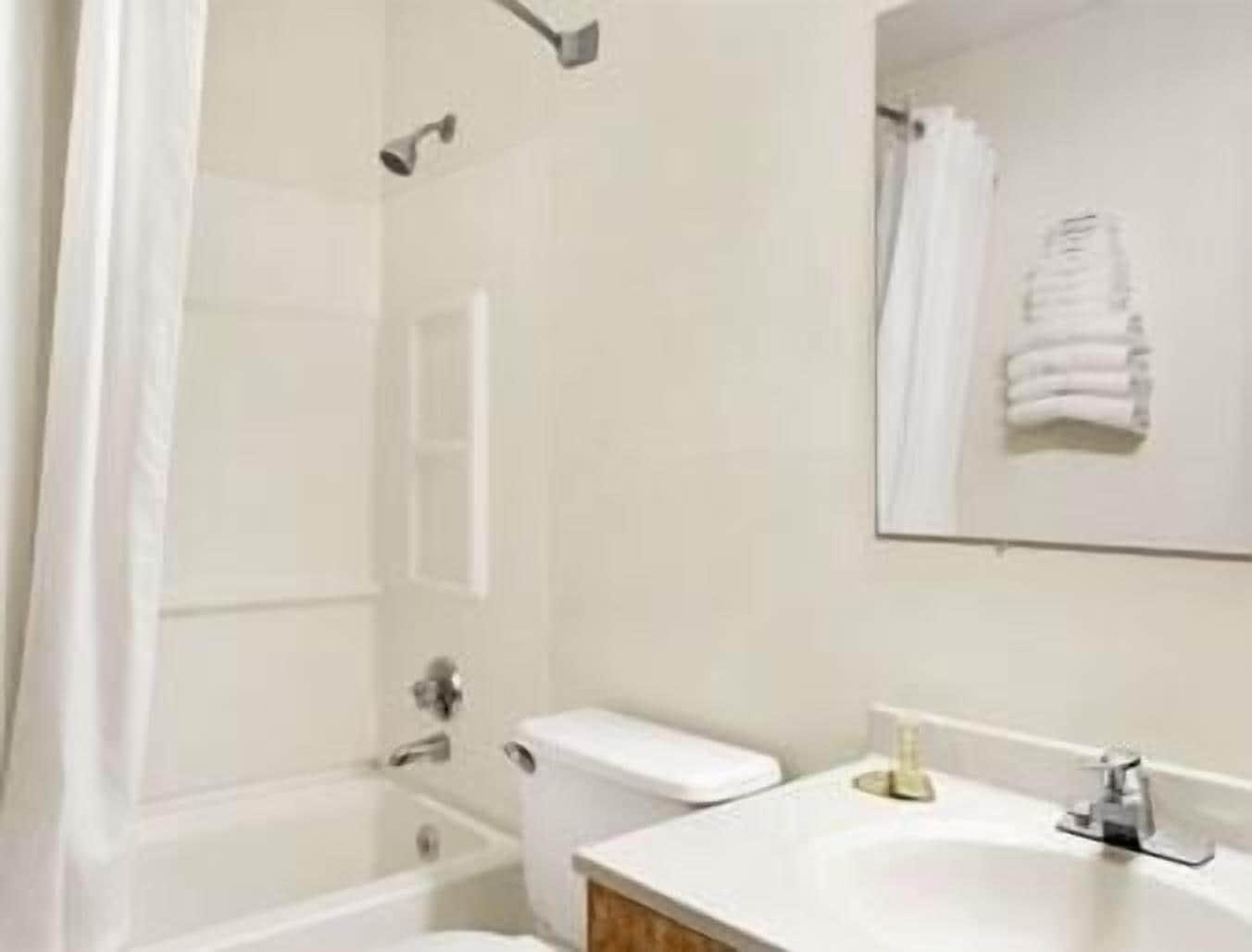 Super 8 By Wyndham Twinsburg/Cleveland Area Hotel Room photo