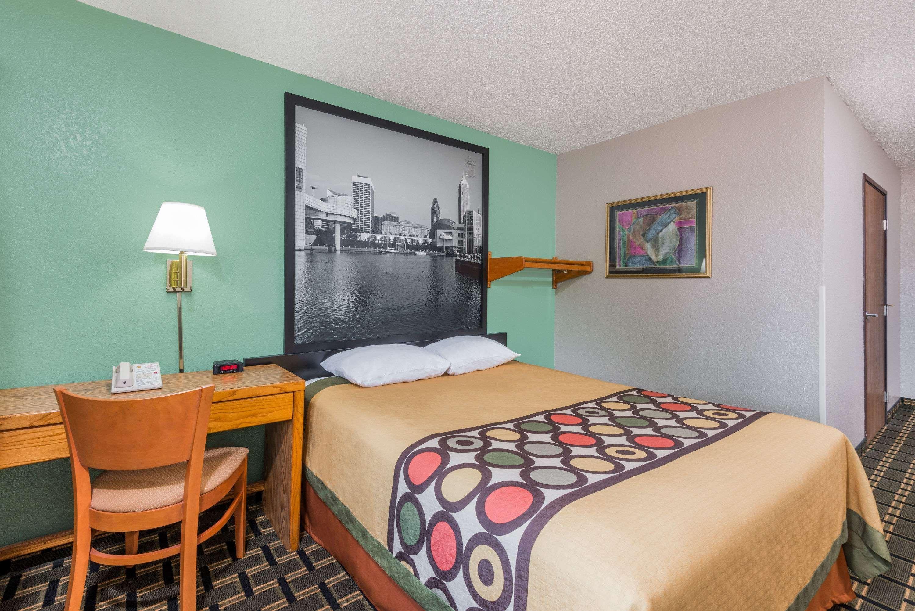 Super 8 By Wyndham Twinsburg/Cleveland Area Hotel Exterior photo