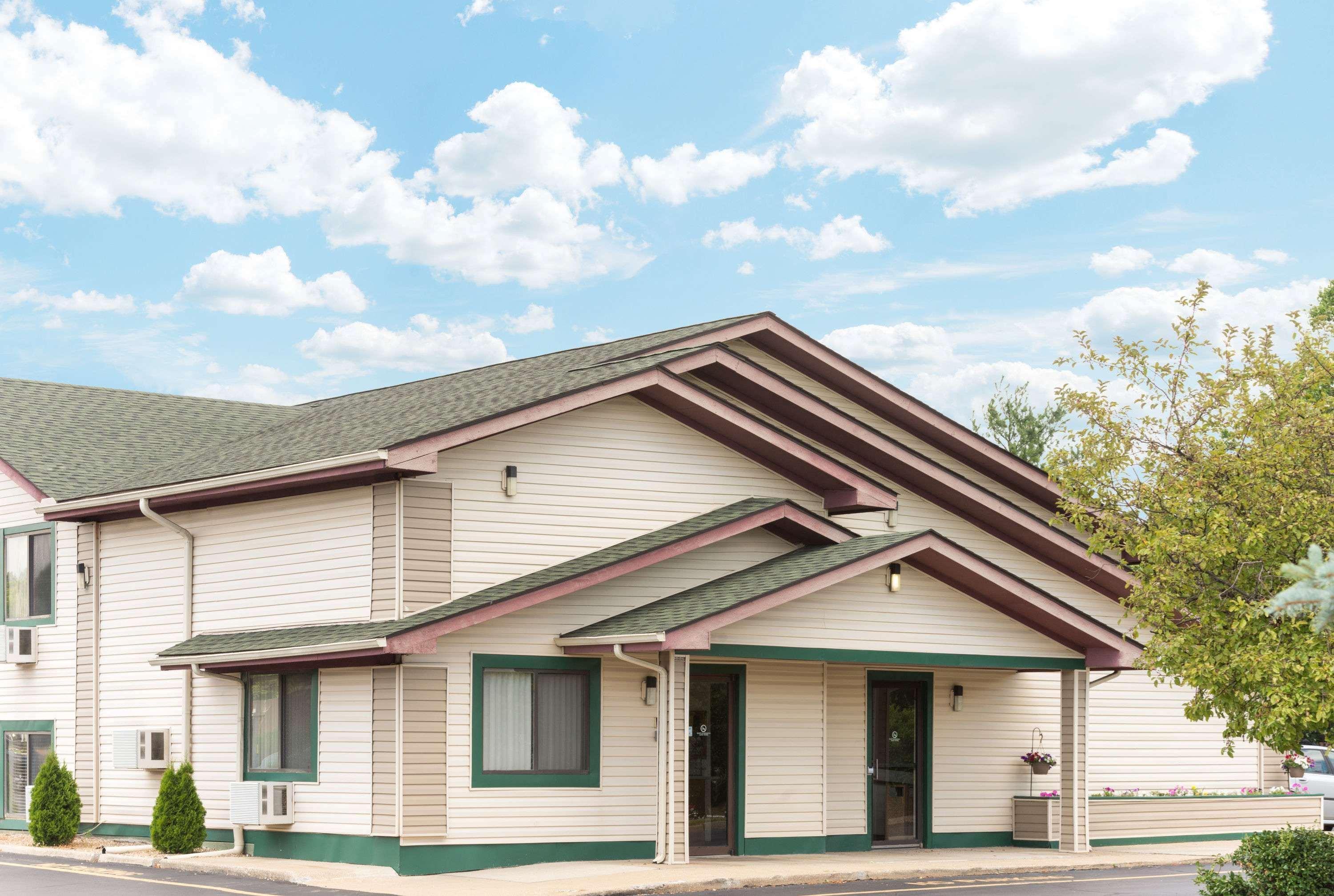 Super 8 By Wyndham Twinsburg/Cleveland Area Hotel Exterior photo